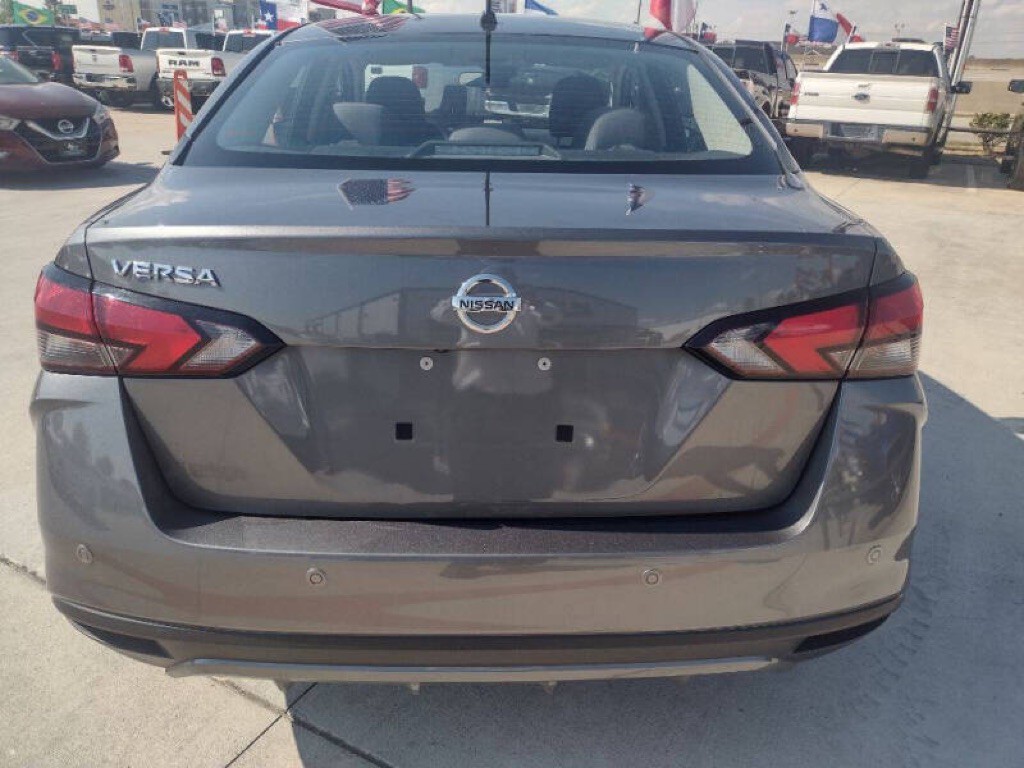 2021 Nissan Versa Image 6