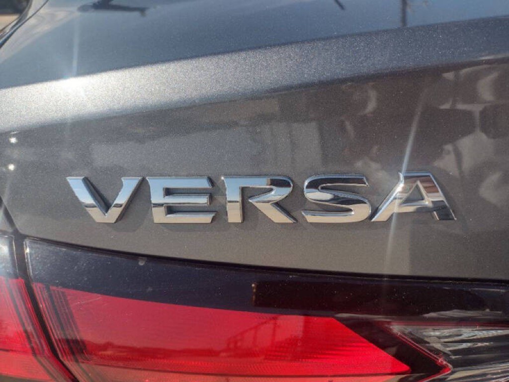 2021 Nissan Versa Image 9