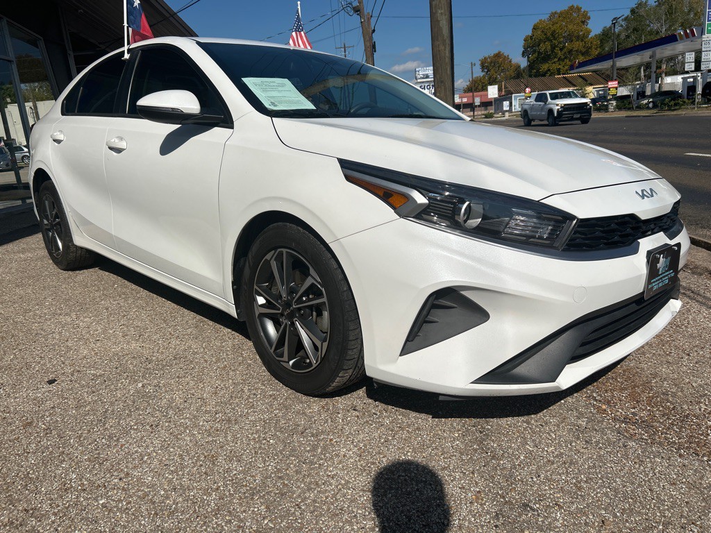 2023 Kia Forte Image 3