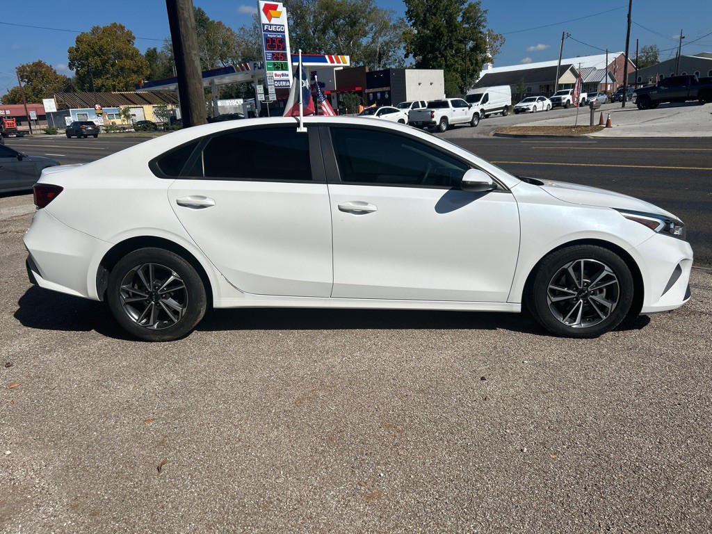 2023 Kia Forte Image 4