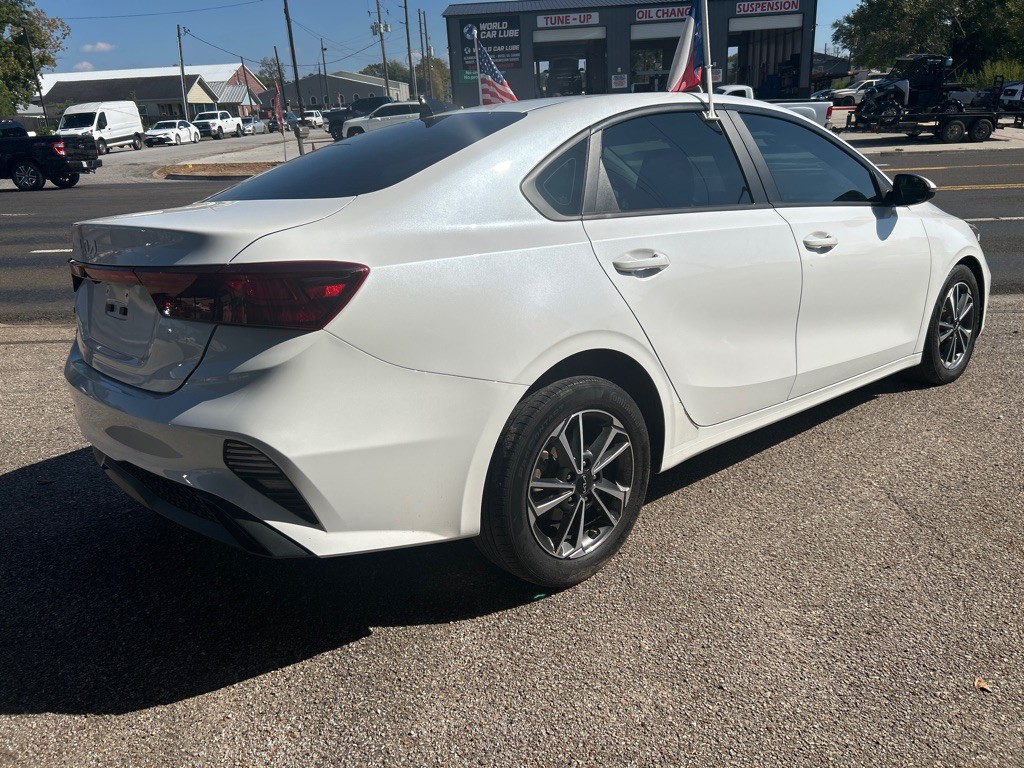 2023 Kia Forte Image 5