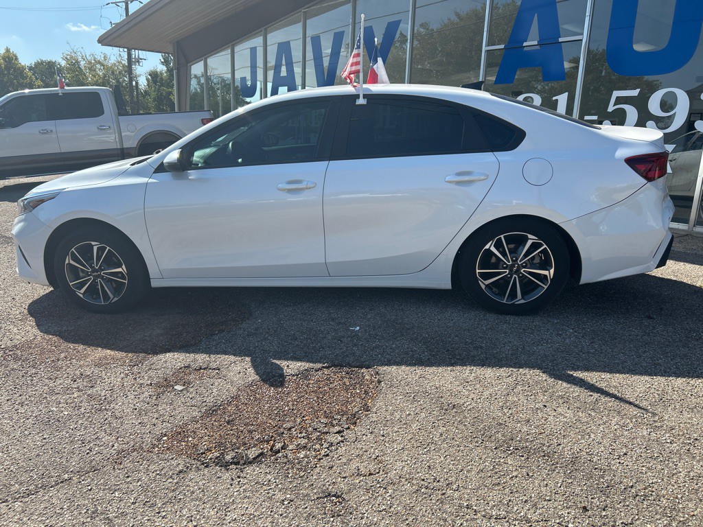 2023 Kia Forte Image 8