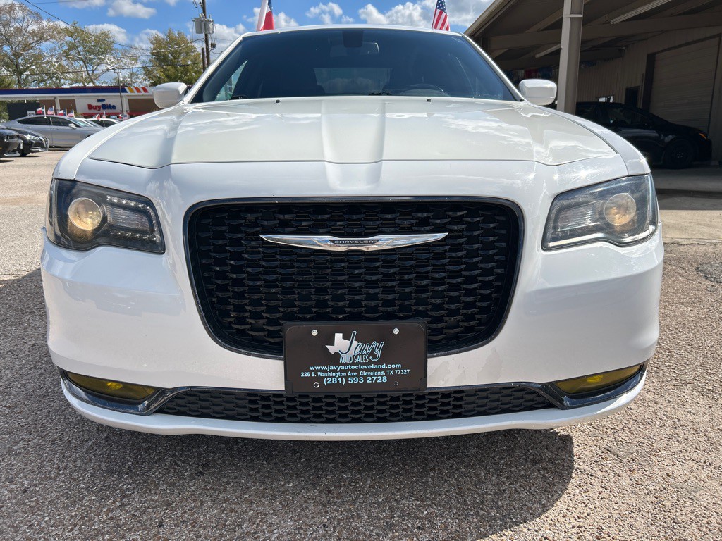 2019 Chrysler 300 Image 2