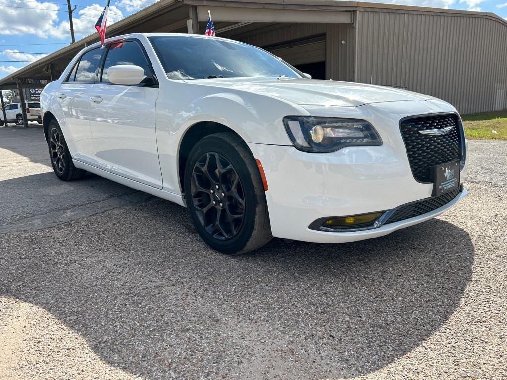2019 Chrysler 300 Image 3