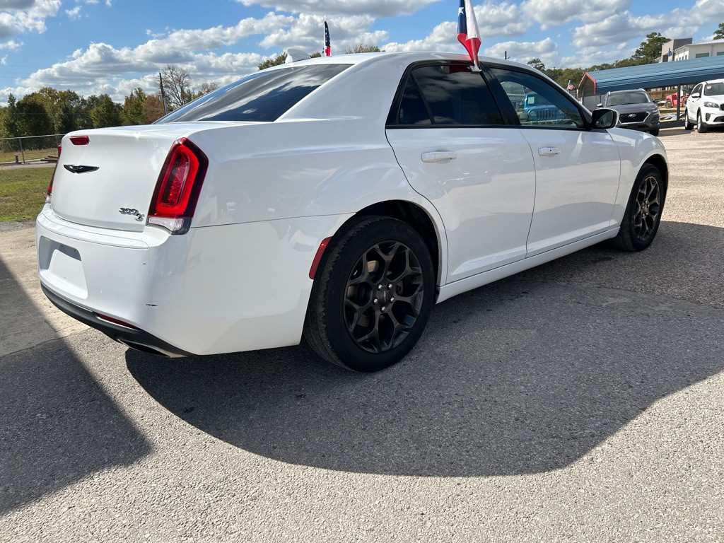 2019 Chrysler 300 Image 5