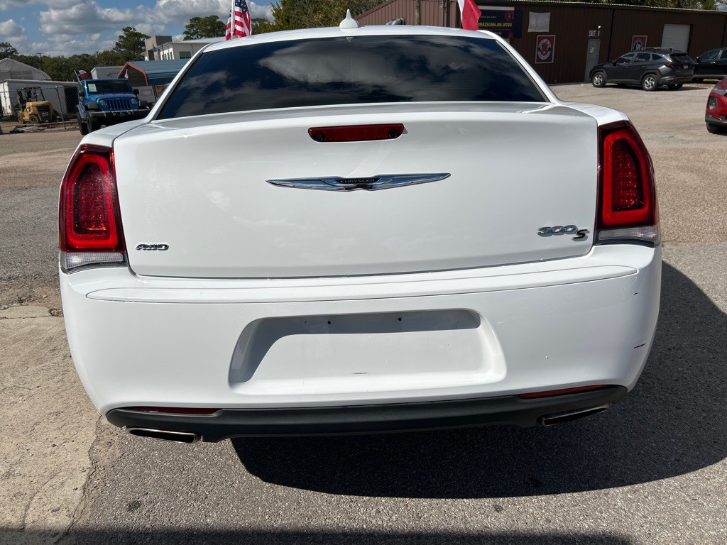 2019 Chrysler 300 Image 6