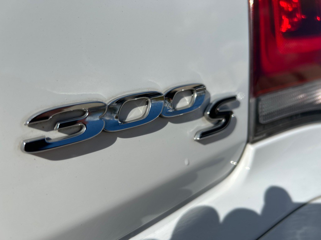 2019 Chrysler 300 Image 7