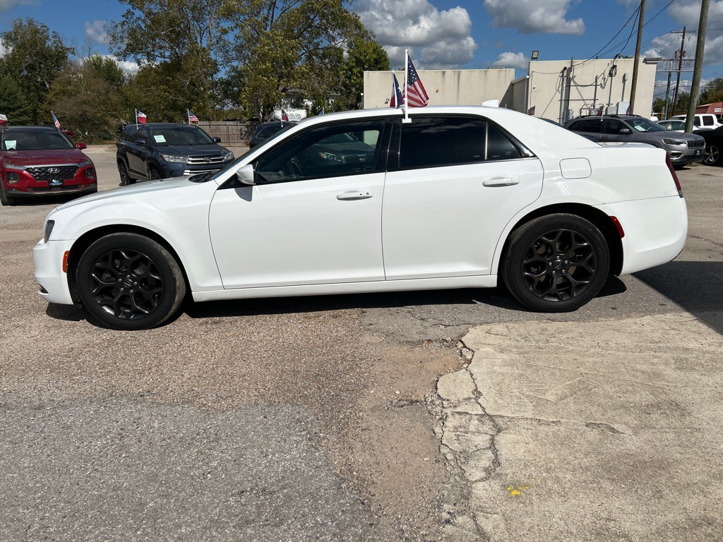 2019 Chrysler 300 Image 10