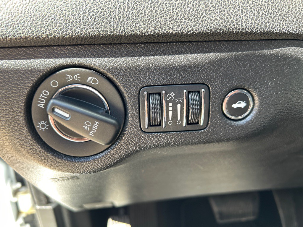 2019 Chrysler 300 Image 12