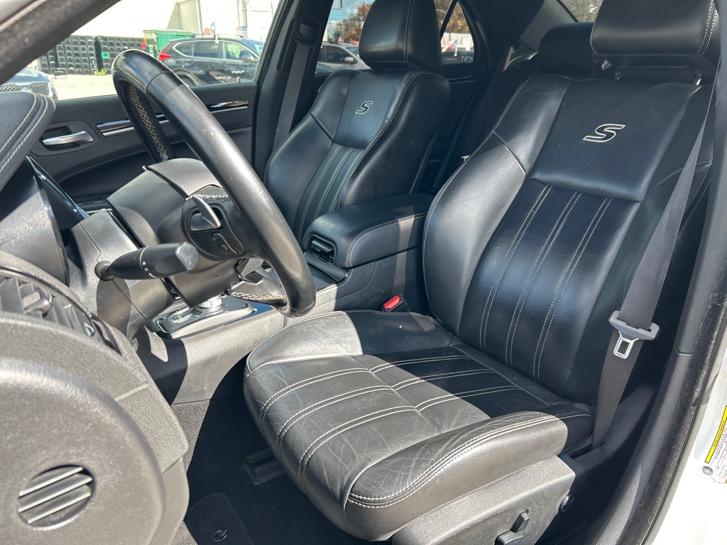 2019 Chrysler 300 Image 14