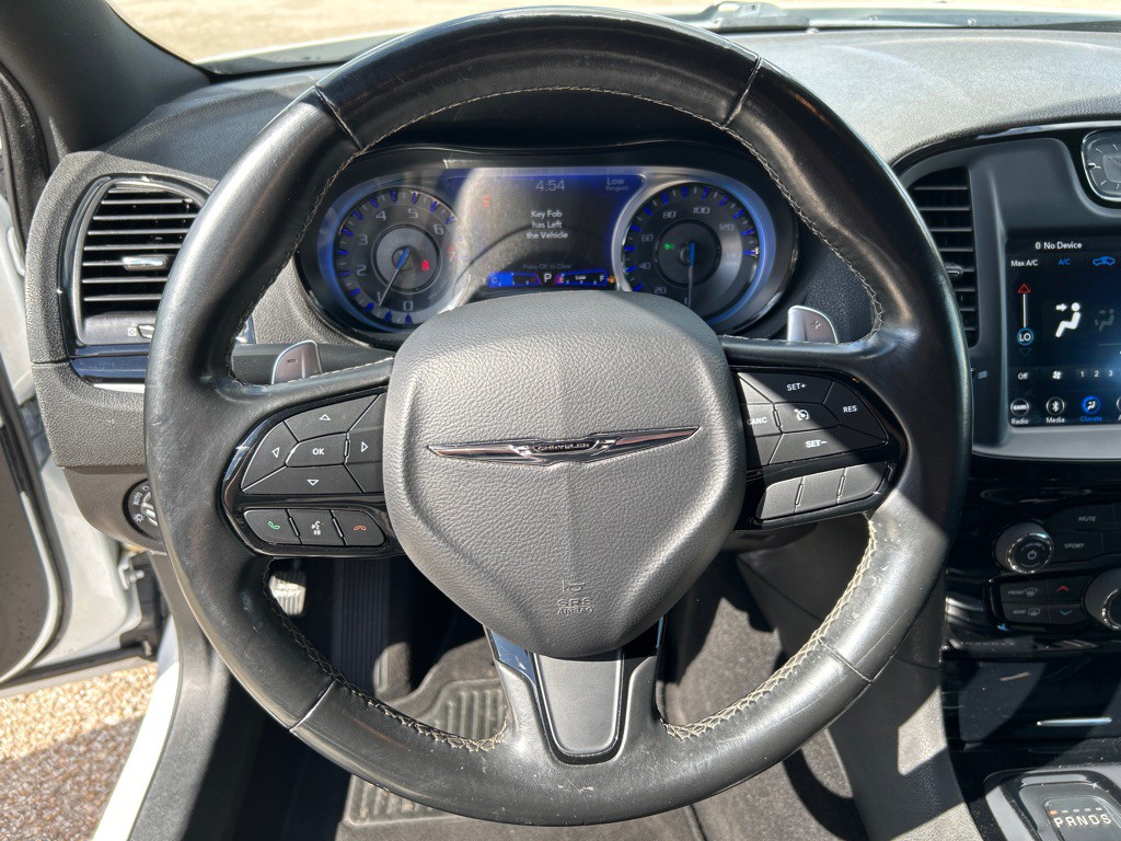 2019 Chrysler 300 Image 16