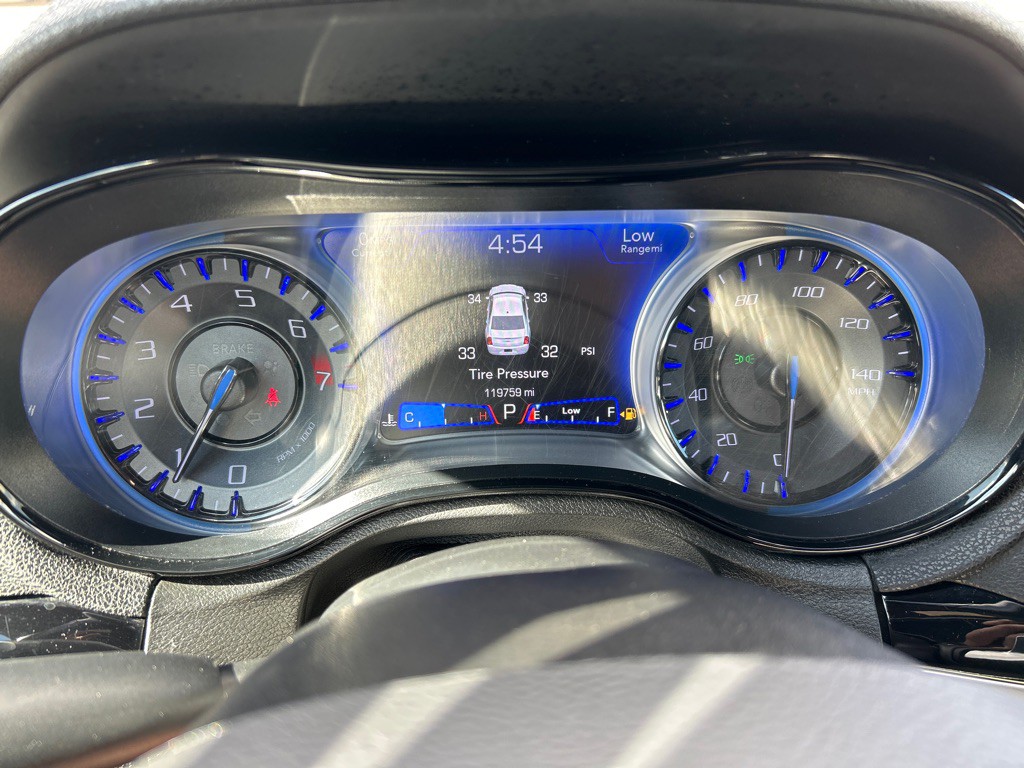 2019 Chrysler 300 Image 17