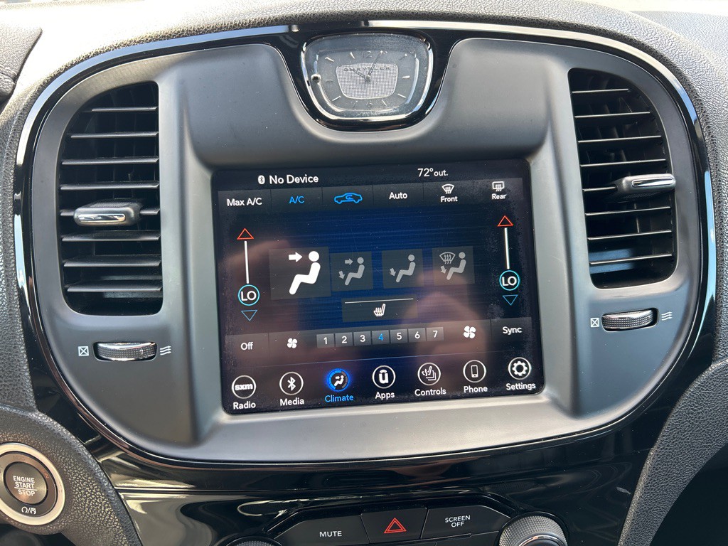 2019 Chrysler 300 Image 18