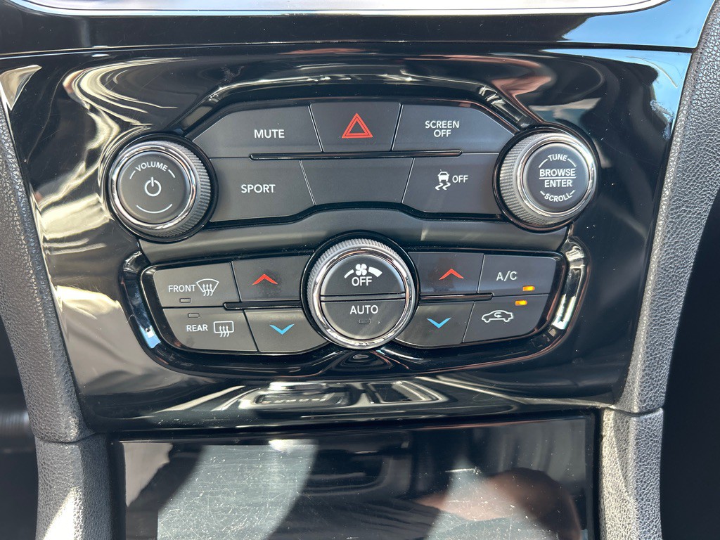 2019 Chrysler 300 Image 22