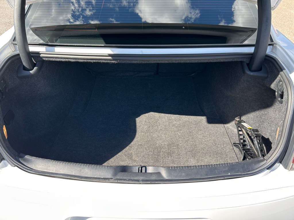 2019 Chrysler 300 Image 32