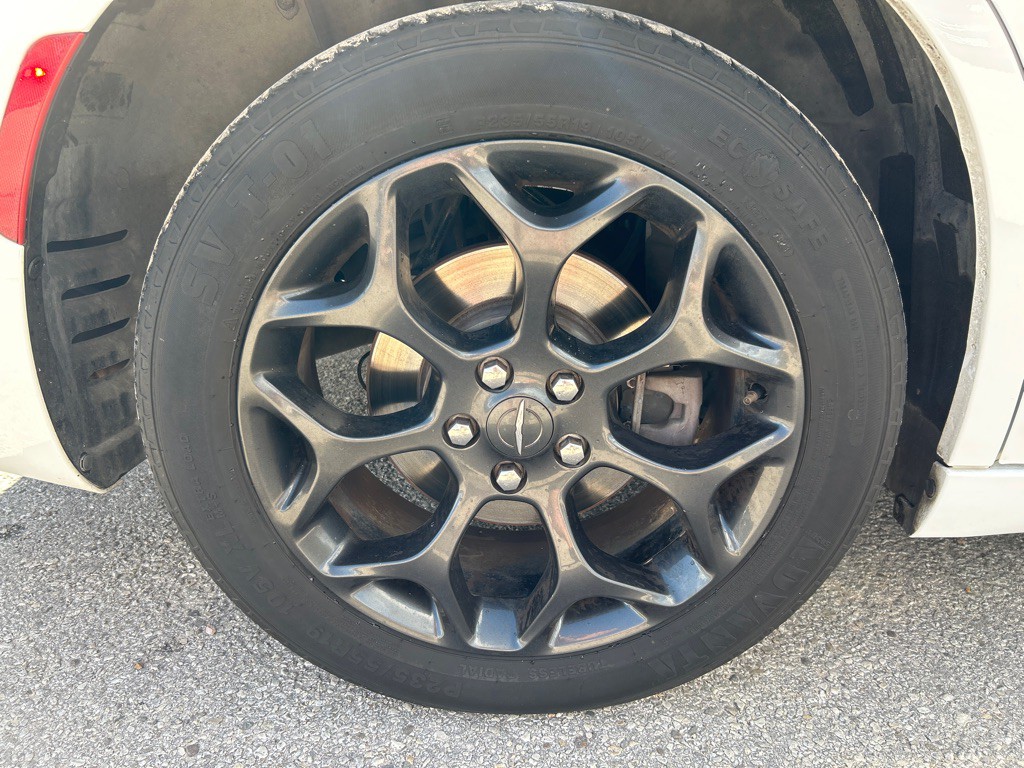 2019 Chrysler 300 Image 33