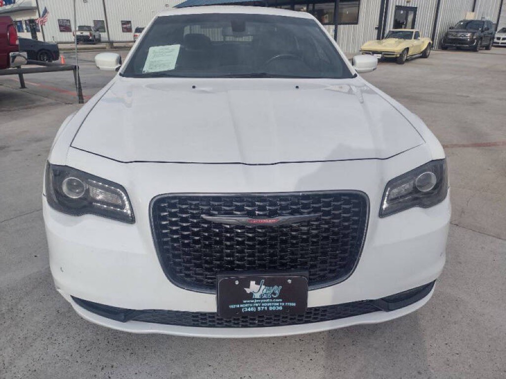 2021 Chrysler 300 Image 2