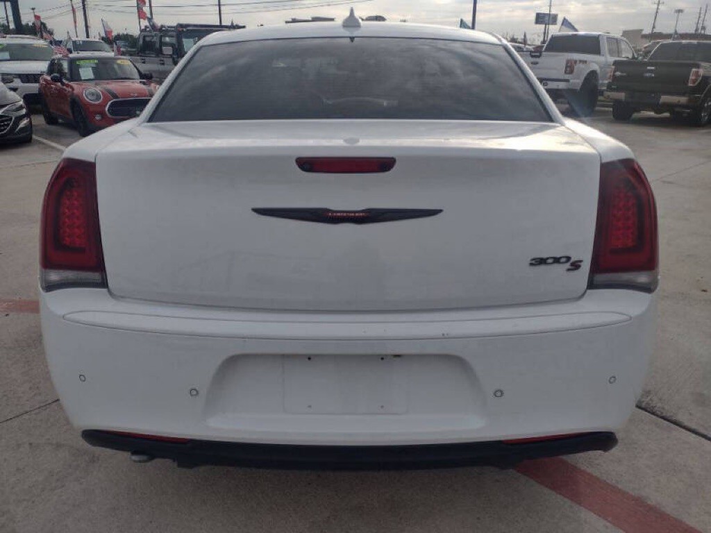 2021 Chrysler 300 Image 6