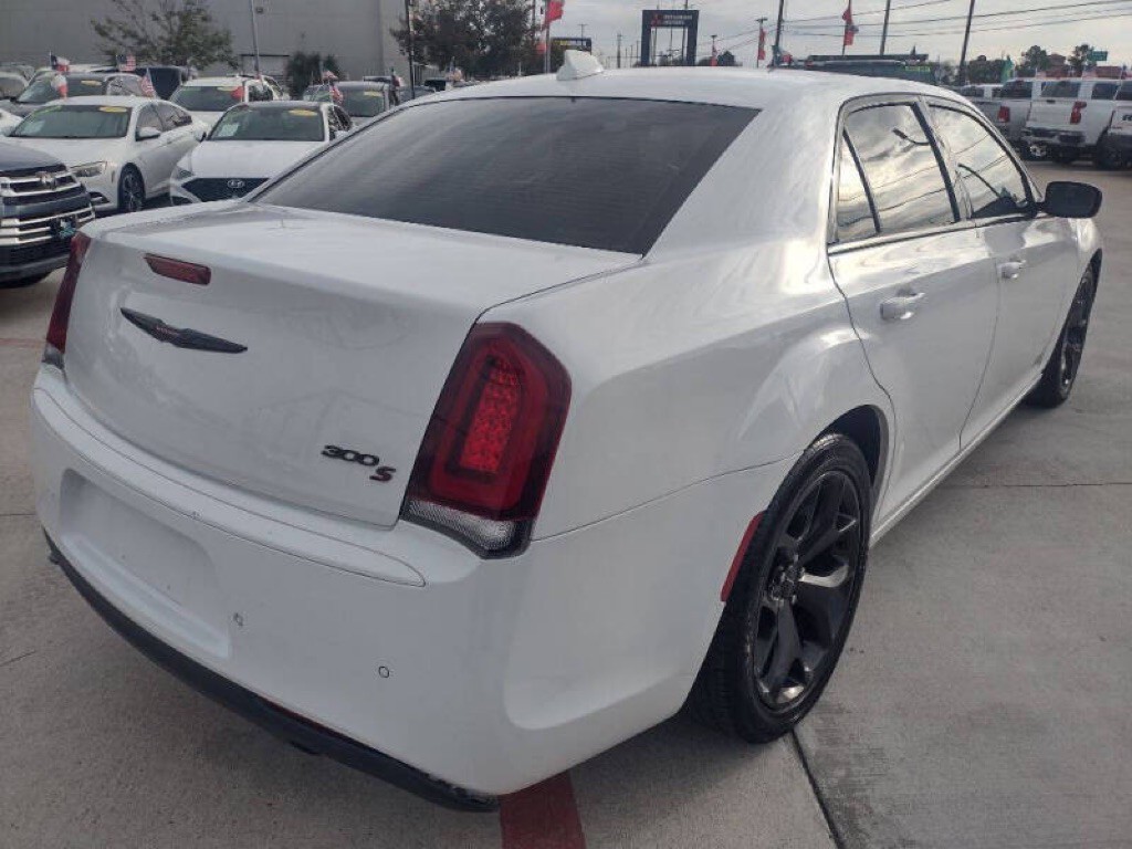 2021 Chrysler 300 Image 7