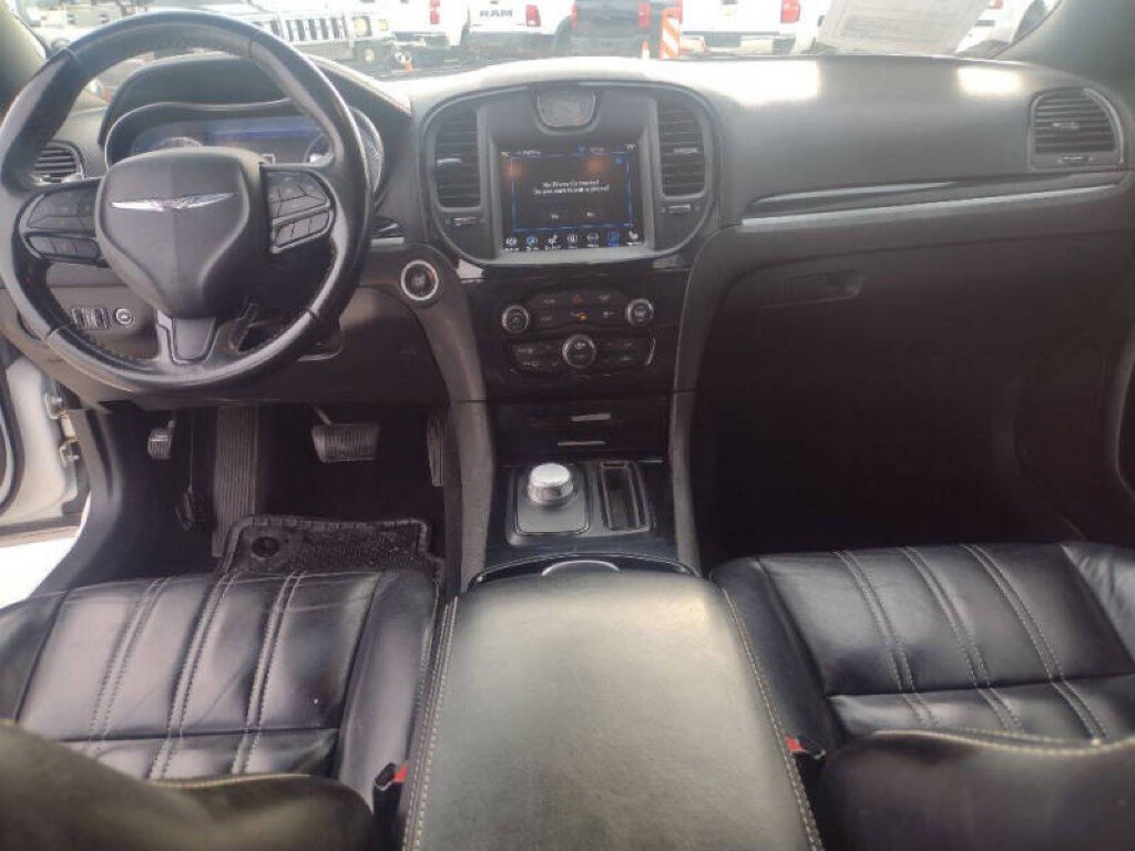 2021 Chrysler 300 Image 10