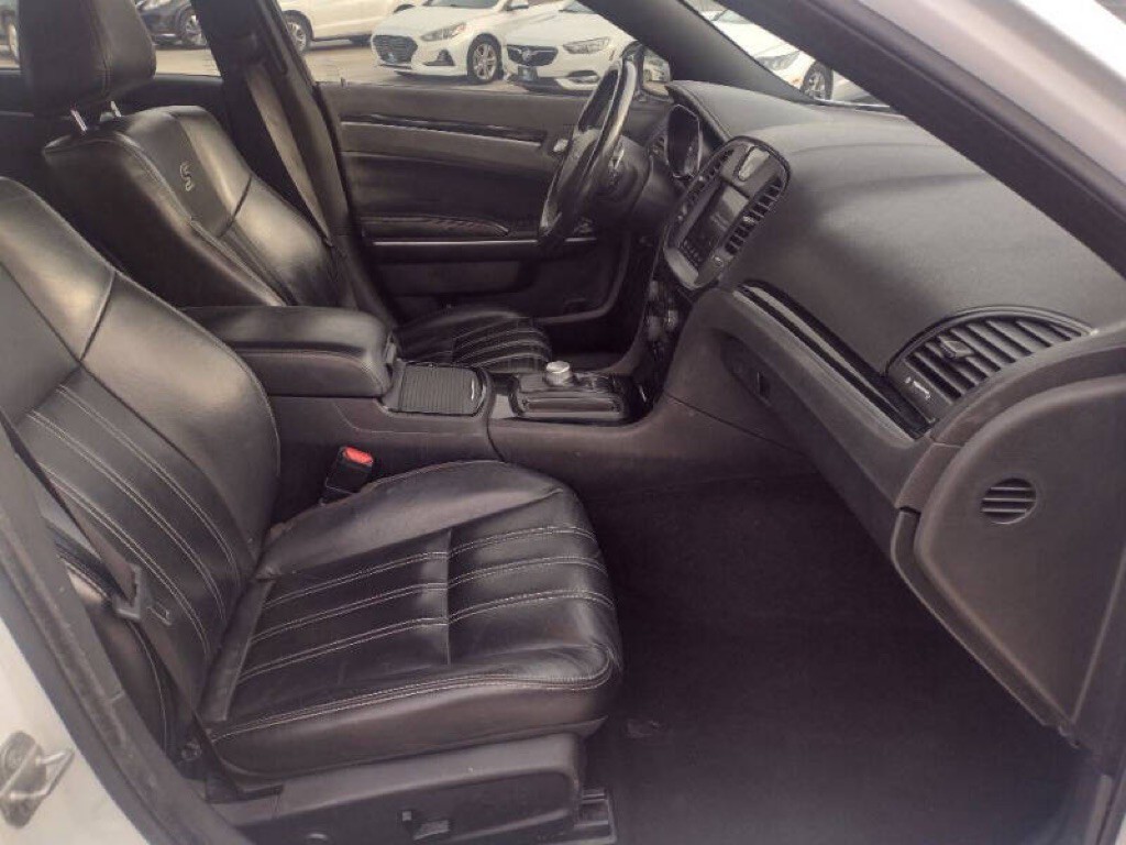 2021 Chrysler 300 Image 13