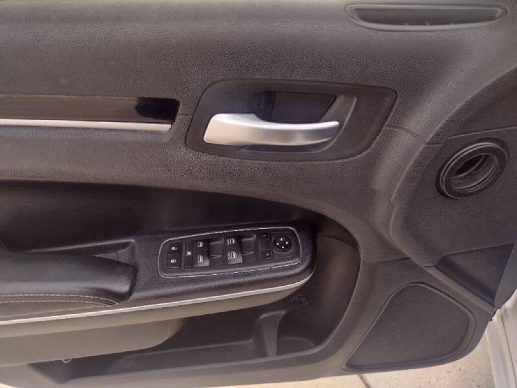 2021 Chrysler 300 Image 15