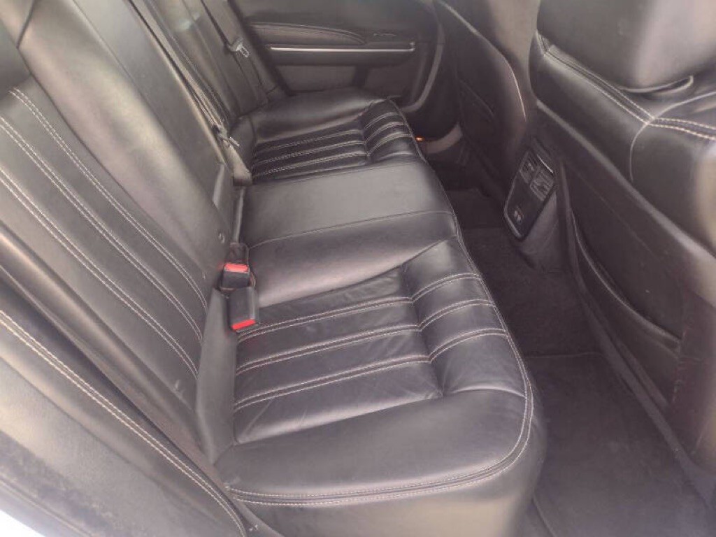 2021 Chrysler 300 Image 16