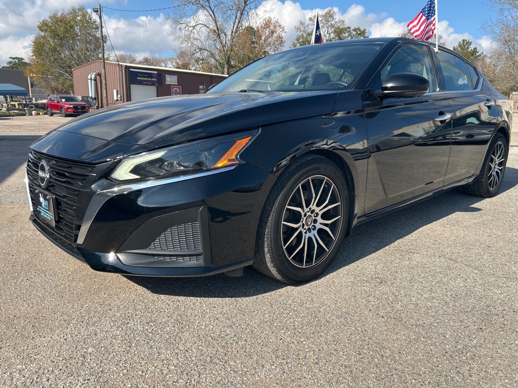 2023 Nissan Altima Image 1