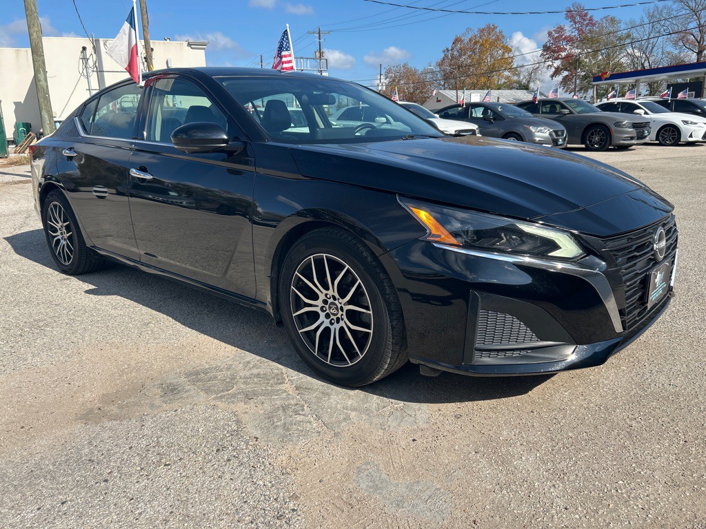 2023 Nissan Altima Image 3