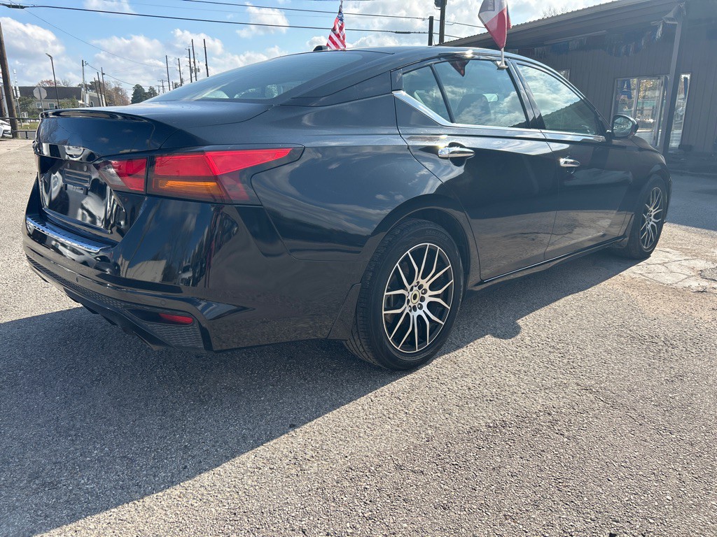 2023 Nissan Altima Image 5