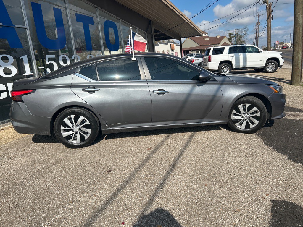 2021 Nissan Altima Image 4