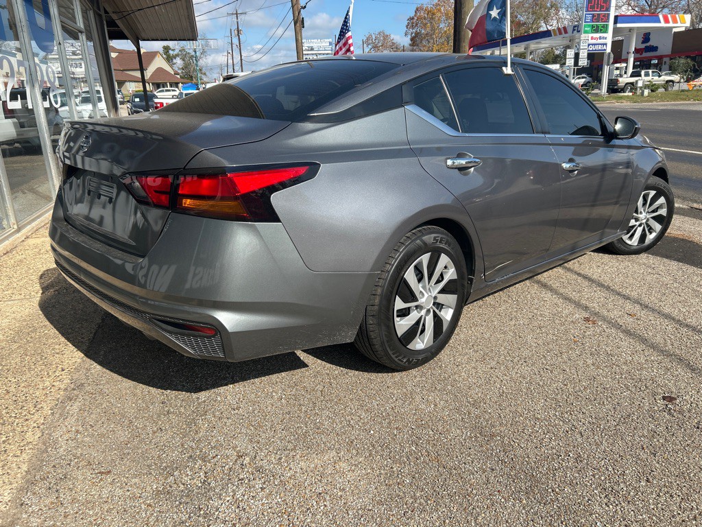 2021 Nissan Altima Image 5