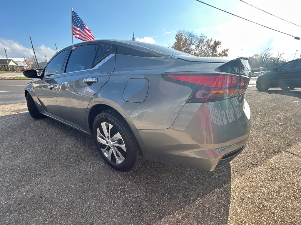 2021 Nissan Altima Image 7