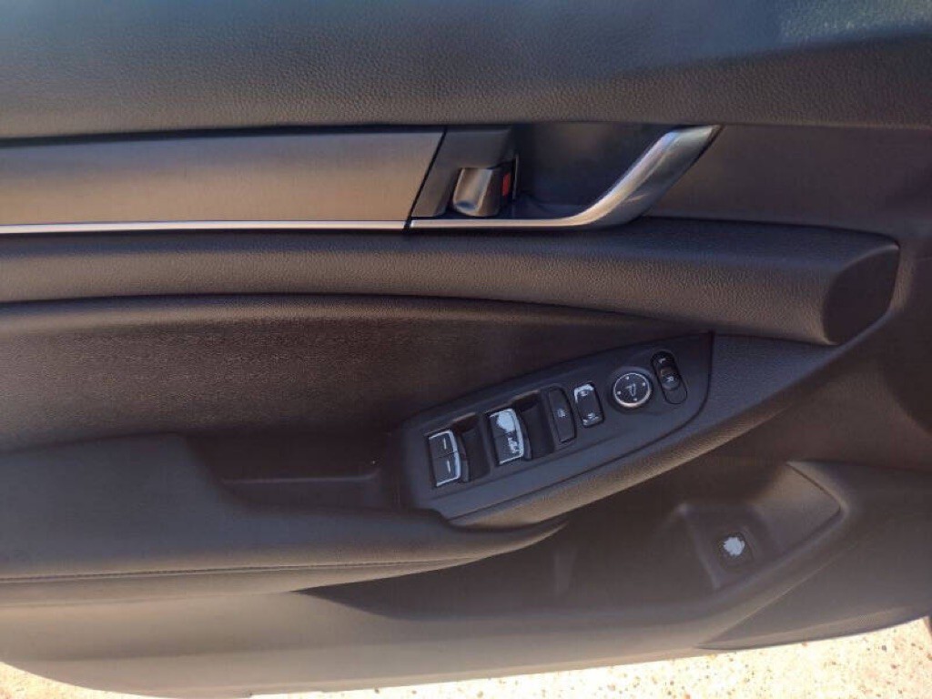 2019 Honda Accord Image 18