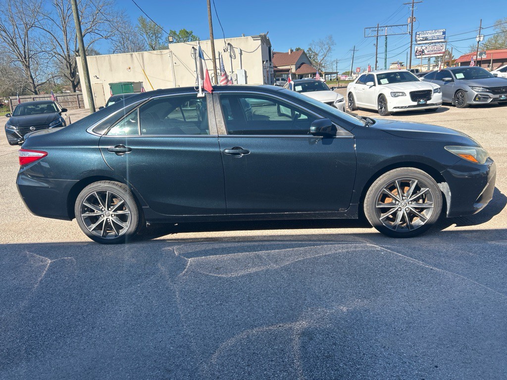 2016 Toyota Camry Image 4