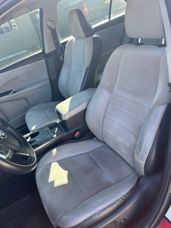 2016 Toyota Camry Image 10