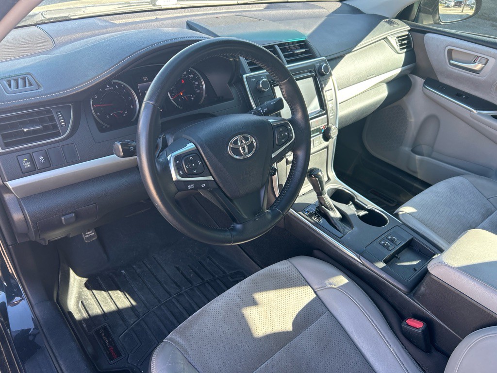 2016 Toyota Camry Image 11