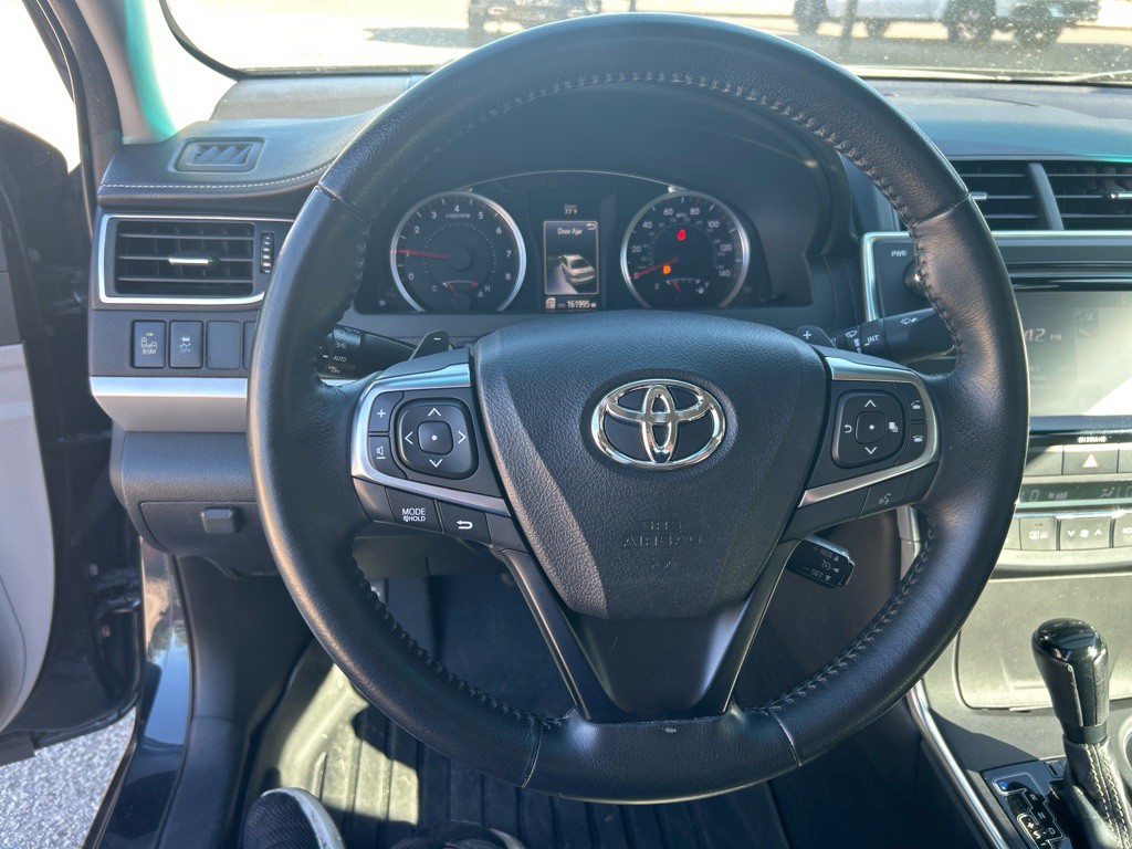 2016 Toyota Camry Image 13