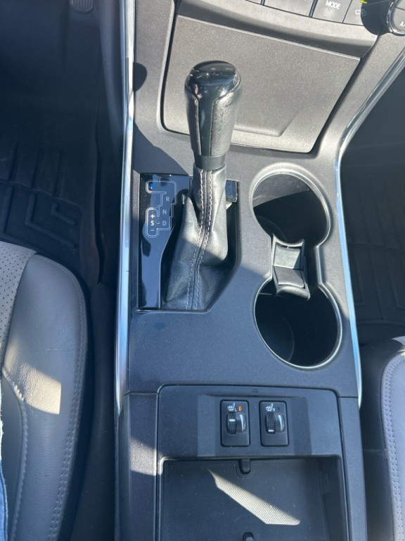 2016 Toyota Camry Image 15