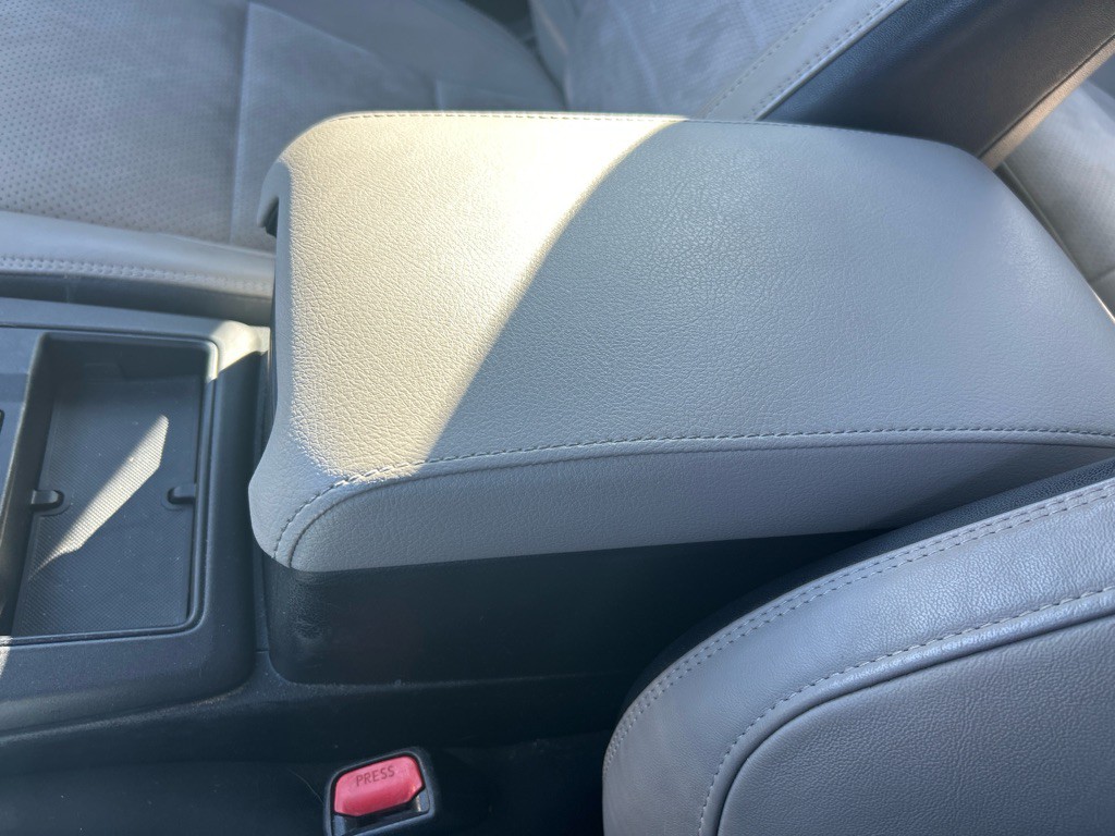 2016 Toyota Camry Image 16