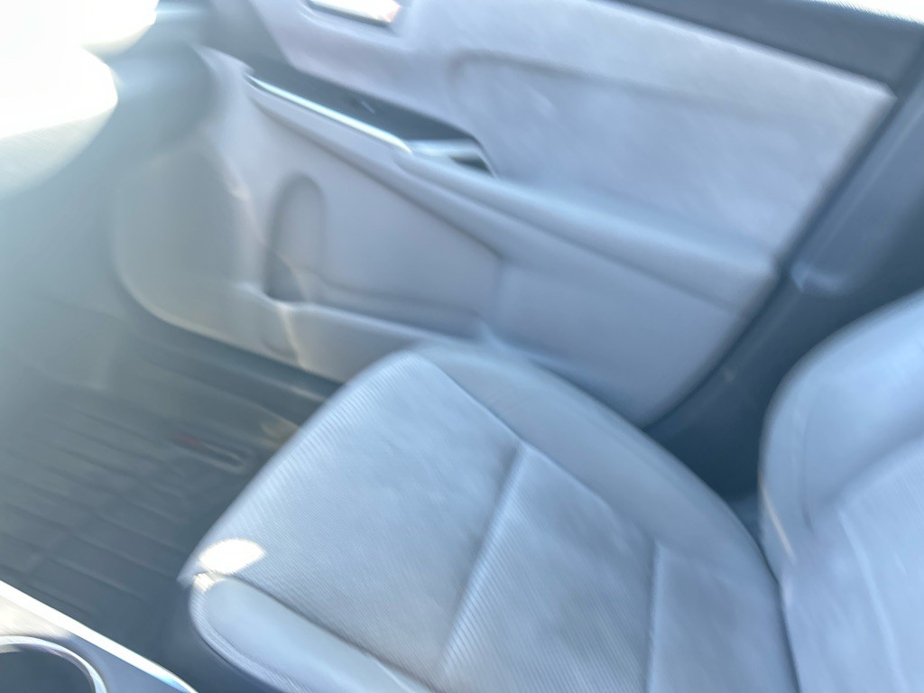 2016 Toyota Camry Image 17