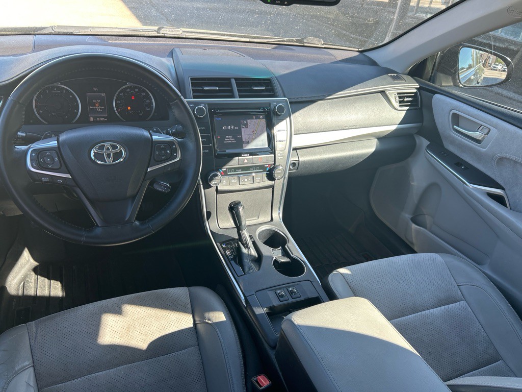 2016 Toyota Camry Image 21