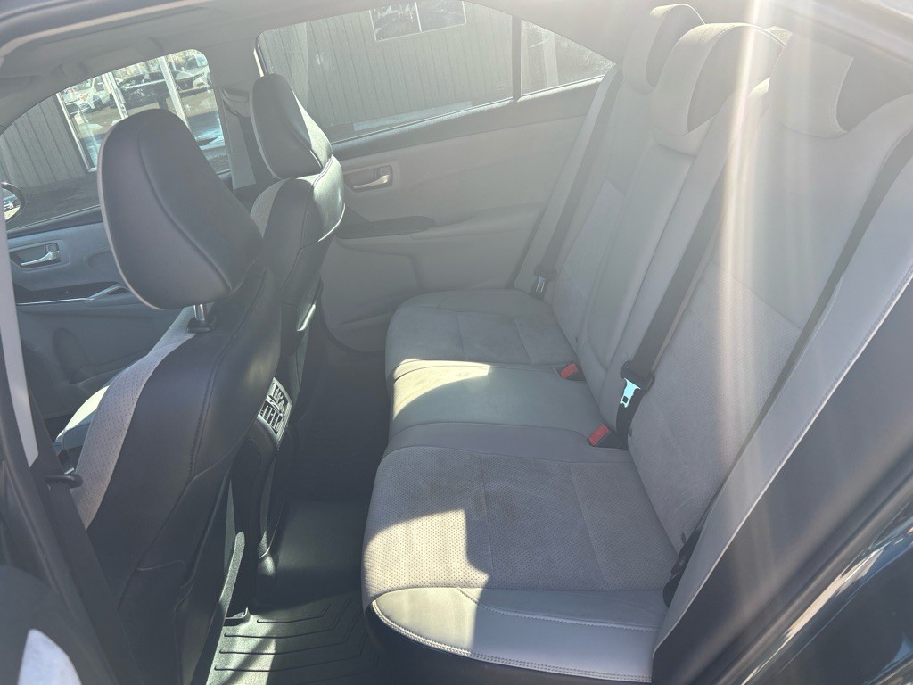 2016 Toyota Camry Image 22
