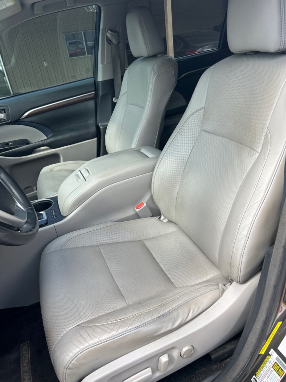 2015 Toyota Highlander Image 10