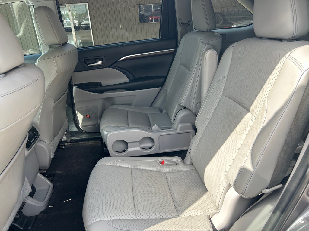 2015 Toyota Highlander Image 26