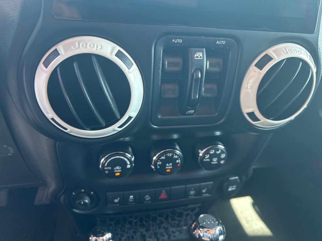 2015 Jeep Wrangler Unlimited Image 11