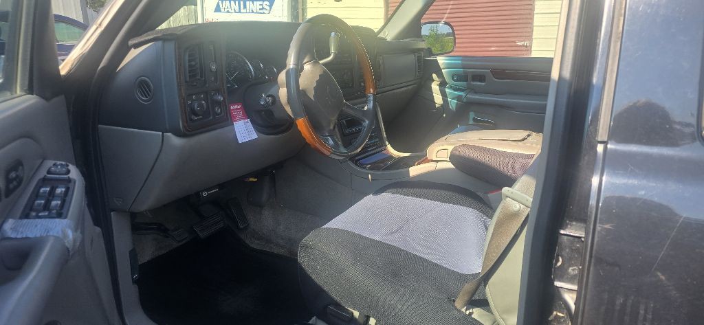2002 Cadillac Escalade Image 4