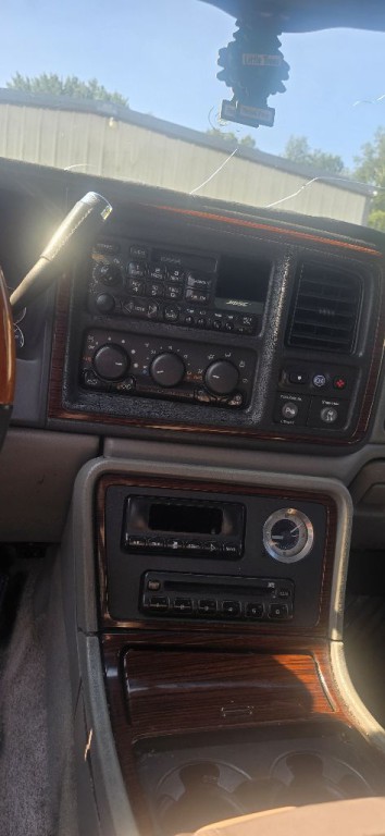 2002 Cadillac Escalade Image 6