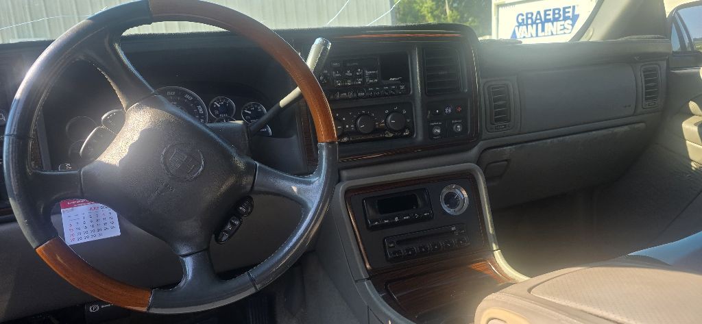 2002 Cadillac Escalade Image 7