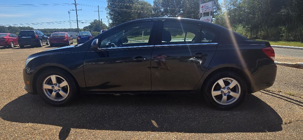 2014 Chevrolet Cruze Image 2